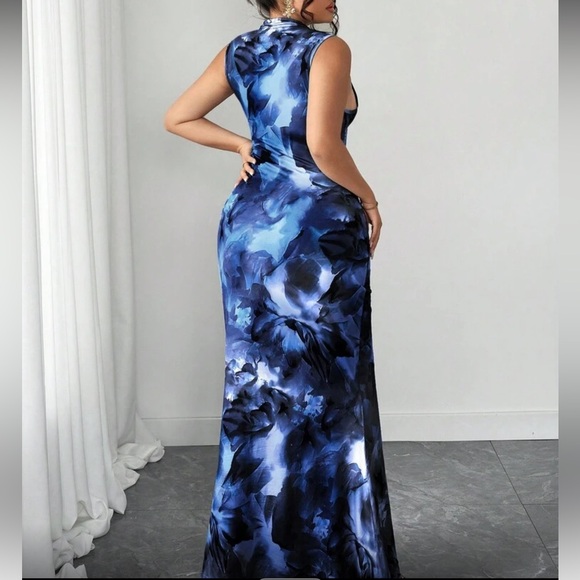 Elegant Blue Floral Maxi Dress - Picture 2 of 8